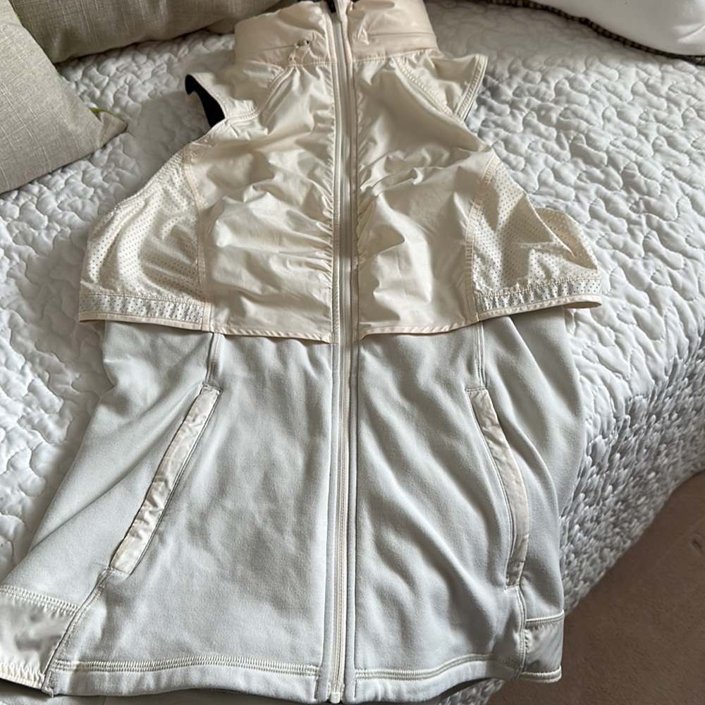 Lululemon Kanto Catch Me Vest
Angel Wing / Ghost Dot Embossed Angel Wing